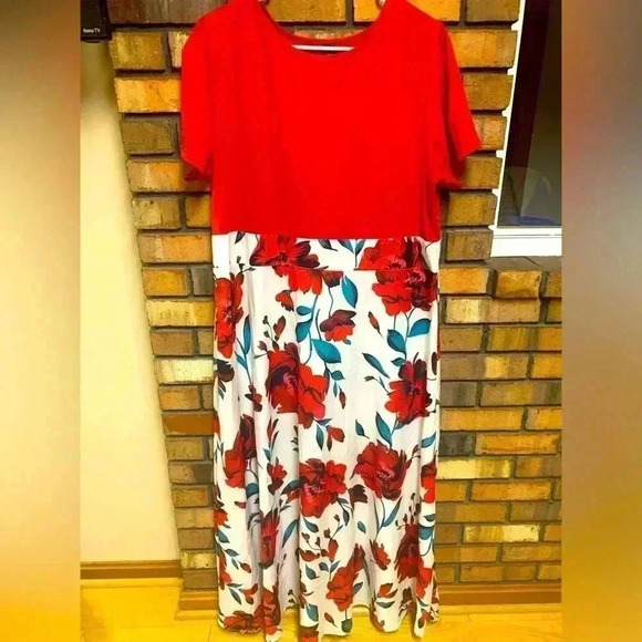 SHEIN Dresses & Skirts - SHEIN Curve Red Floral Maxi Dress
